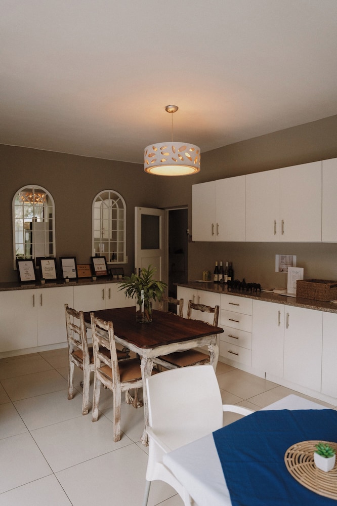 Caza Beach Guesthouse 30/50