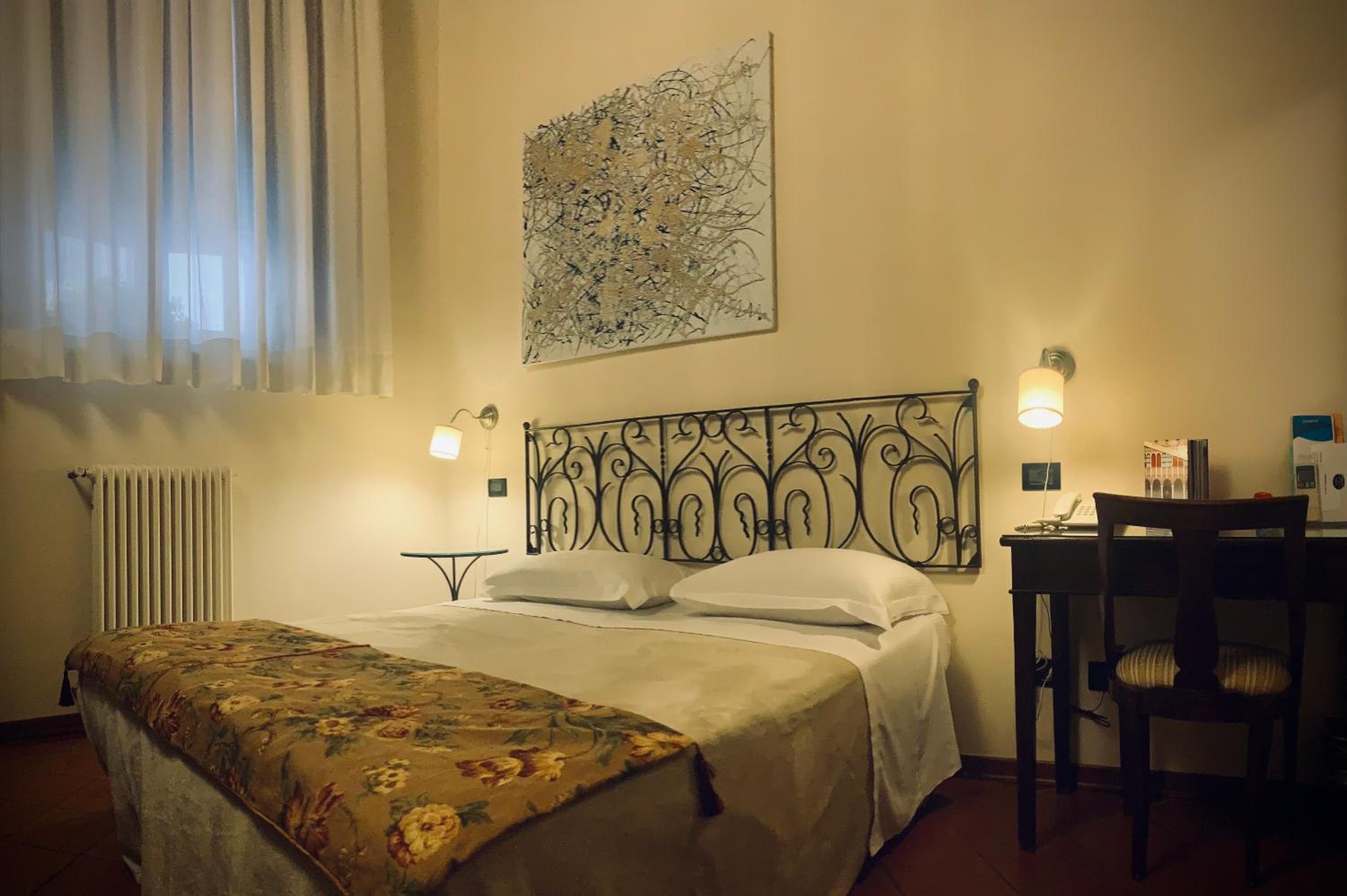 Economy, French Bed