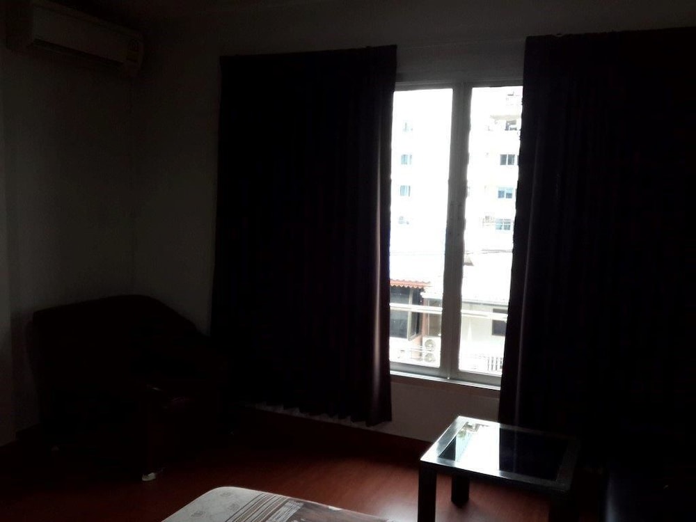 Orchid Inn 25/31