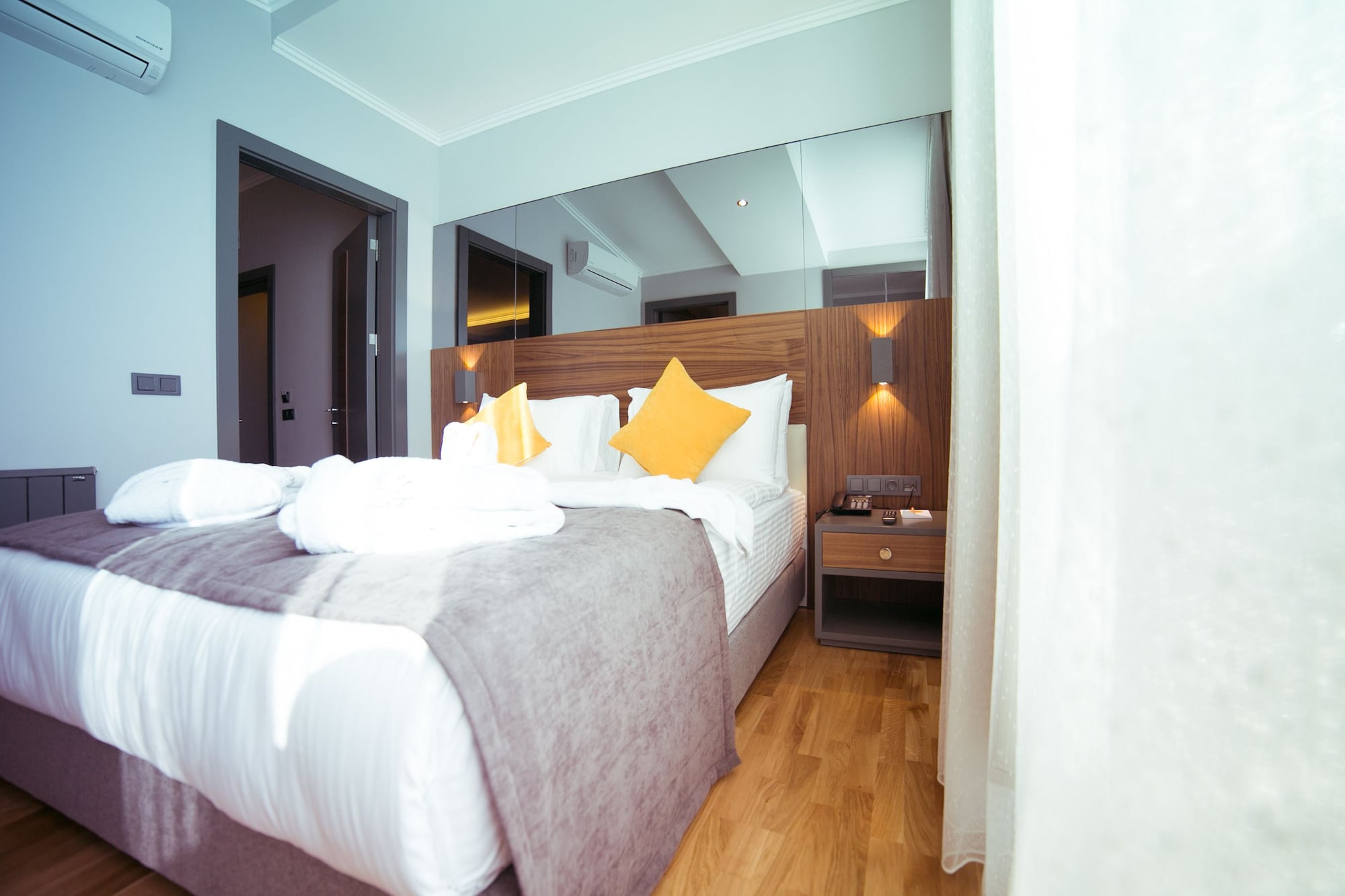 EXECUTIVE, SUITE, TERRACE