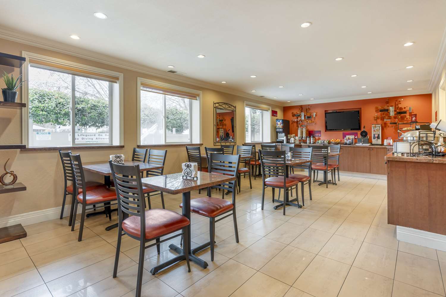 Best Western Plus Airport Plaza 26/36