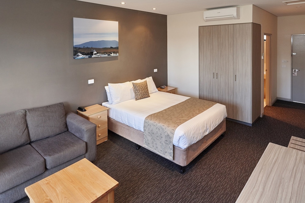 Foreshore Hotel 18/71
