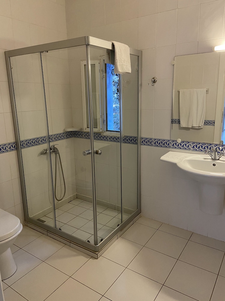 Omar Hotel 39/40