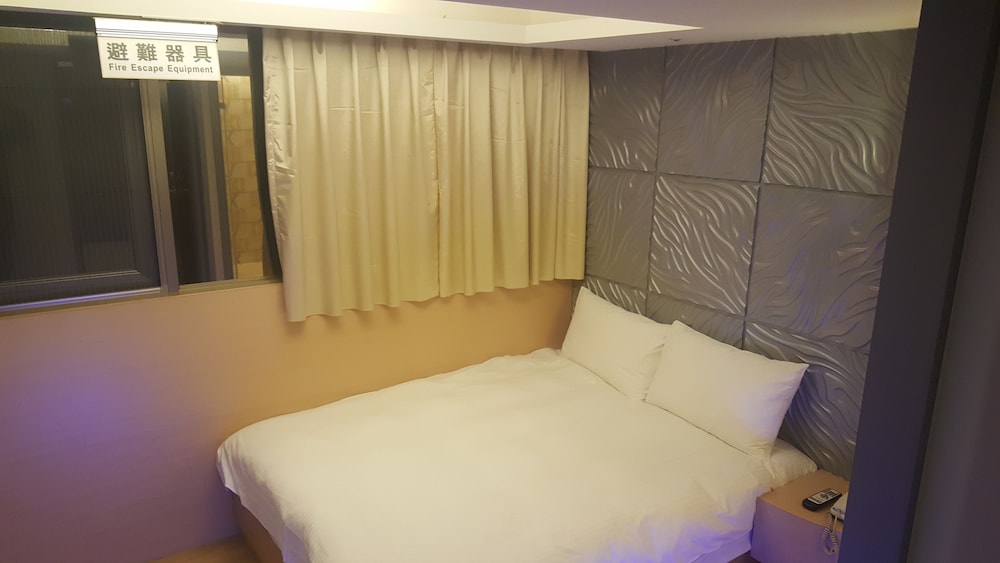 Honey Prince Hotel 18/36
