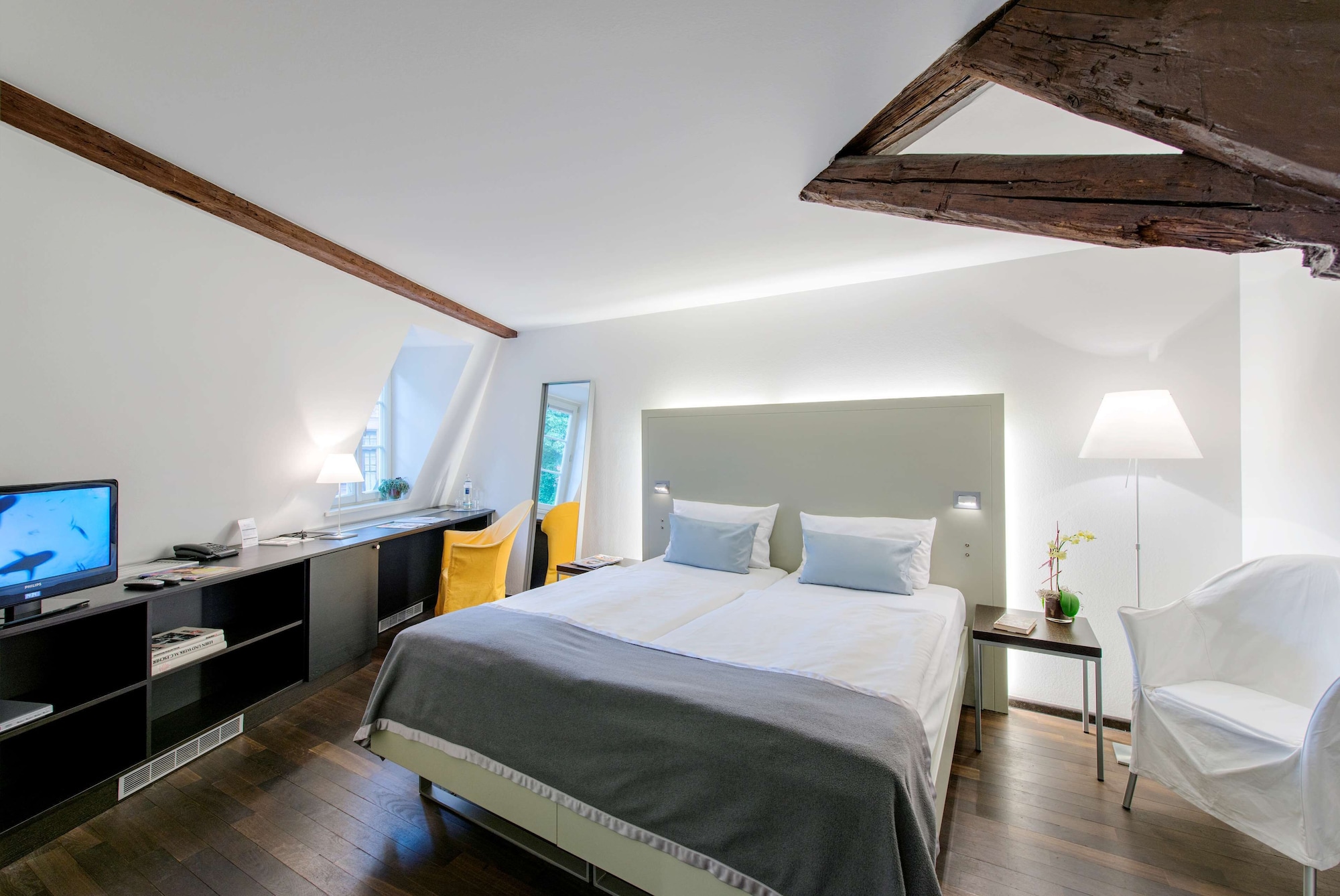 ROOM, DOUBLE BED