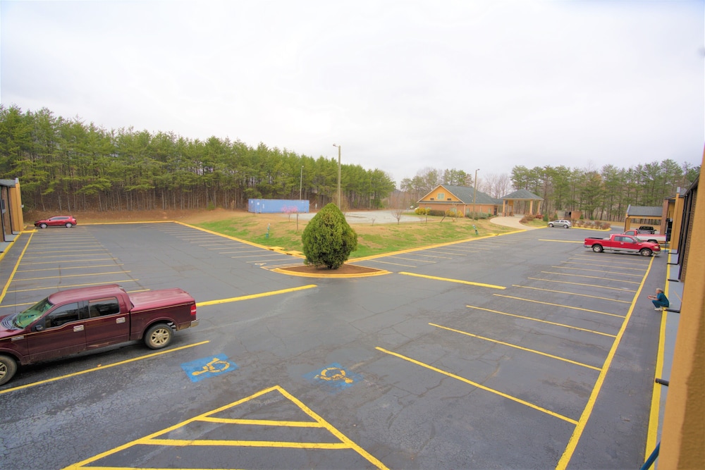 Columbus Inn and Suites 21/28