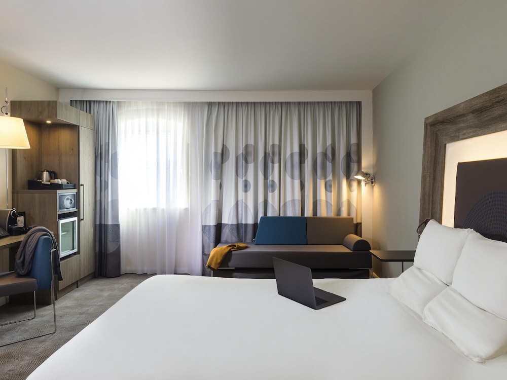 PREMIUM, SUPERIOR, QUEEN BED