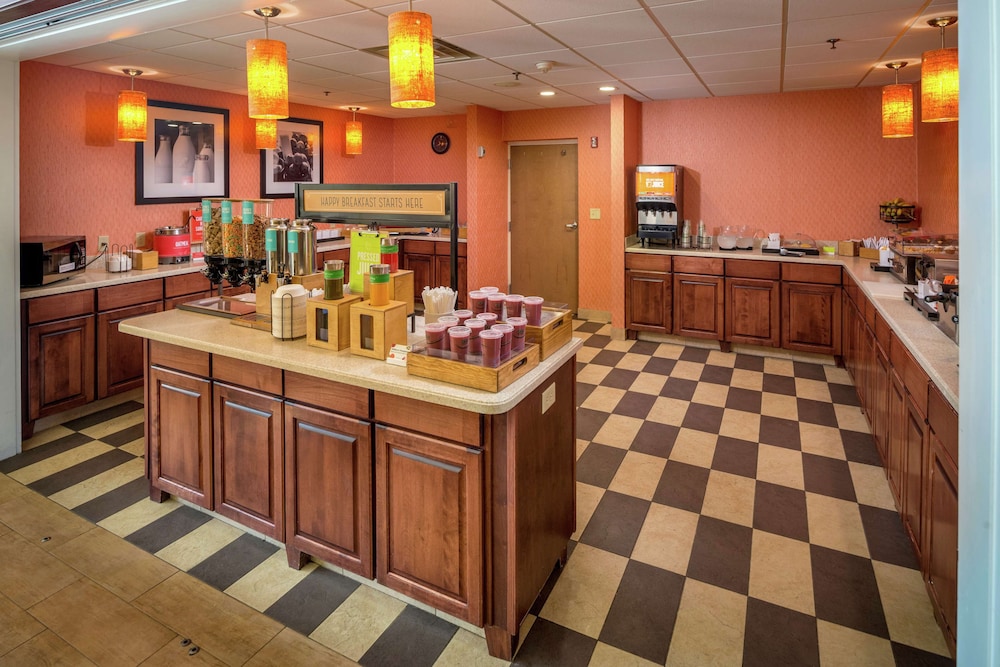 Hampton Inn & Suites Binghamton/Vestal 32/37
