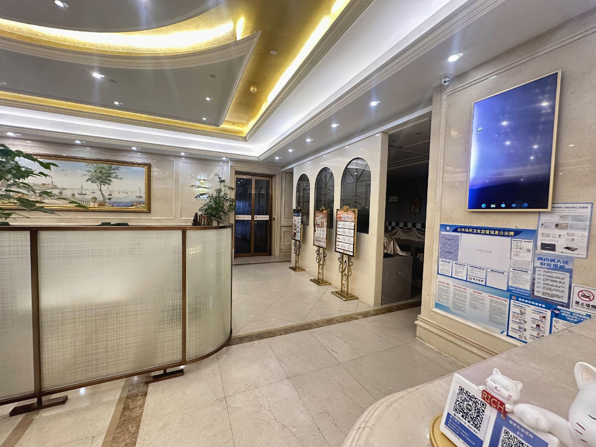 Vienna International Hotel (Nanjing South Railway Station South Square) 8/37