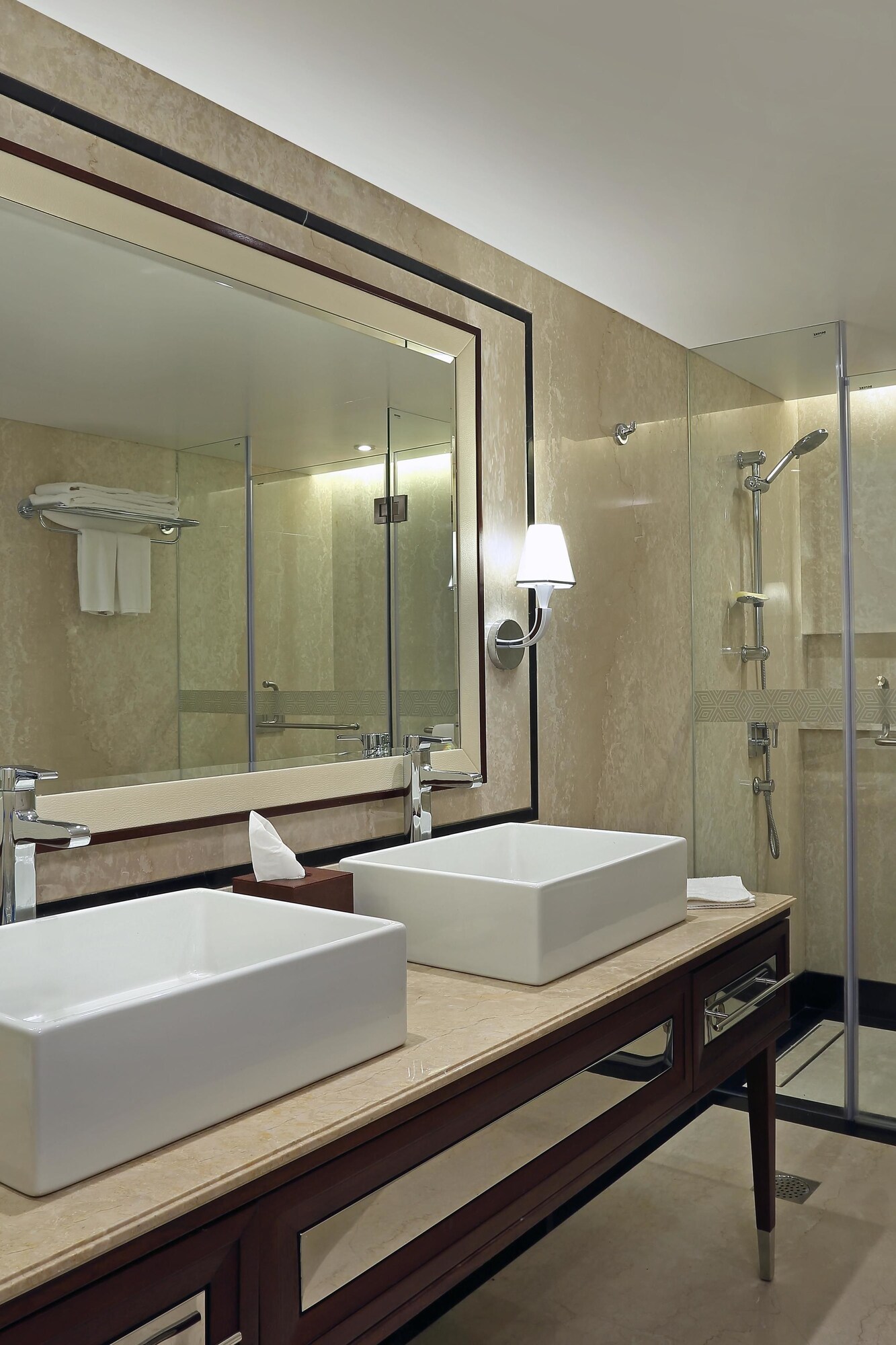 جناح تنفيذي بسرير كينج بغرفة نوم واحدة، Sheraton Grand Pune Bund Garden Hotel 4/6