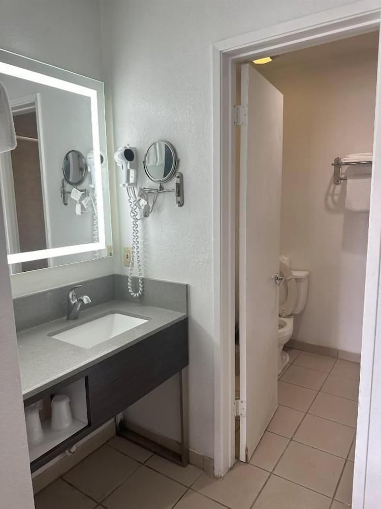Hotel Palmeras Chula Vista (ex Vagabond Inn Chula Vista) 29/35