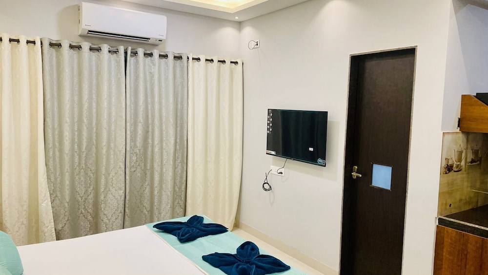 Monarch Suites 12/40