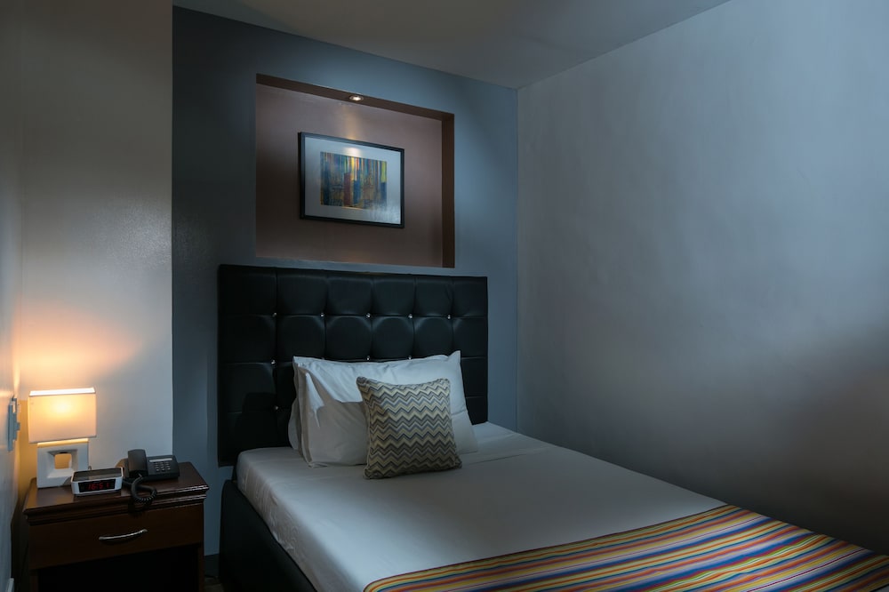 950 Condotel 18/58