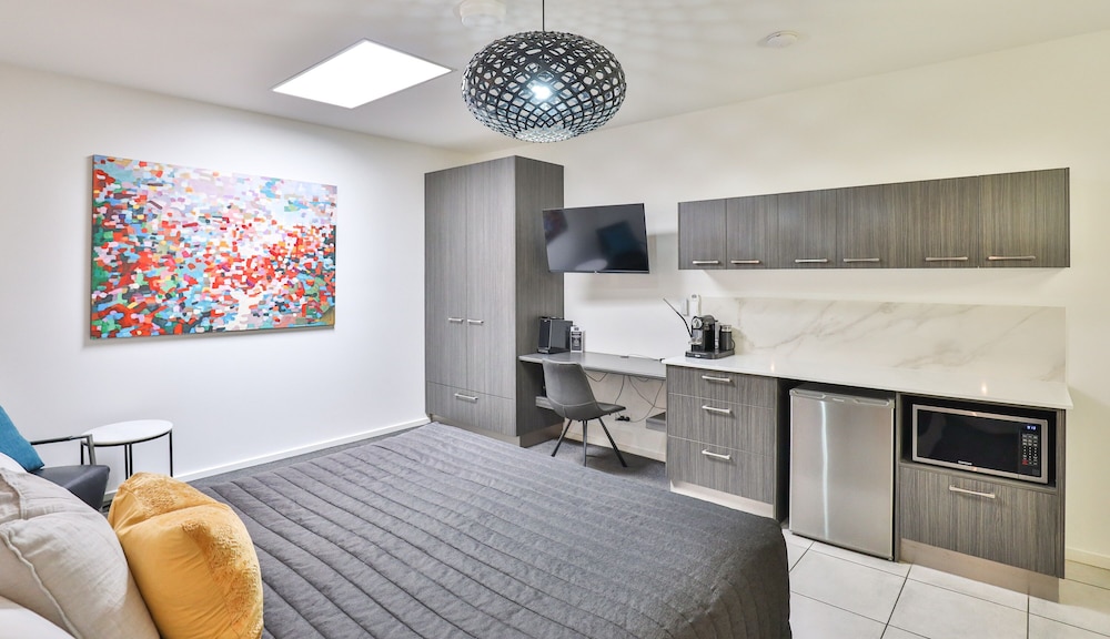 Indulge CBD Apartments 17/50