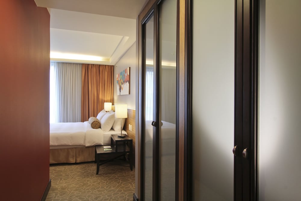 The Bellevue Manila 9/31