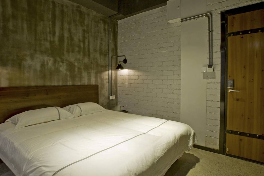 Emerald Pool, King Bed, Queen Bed