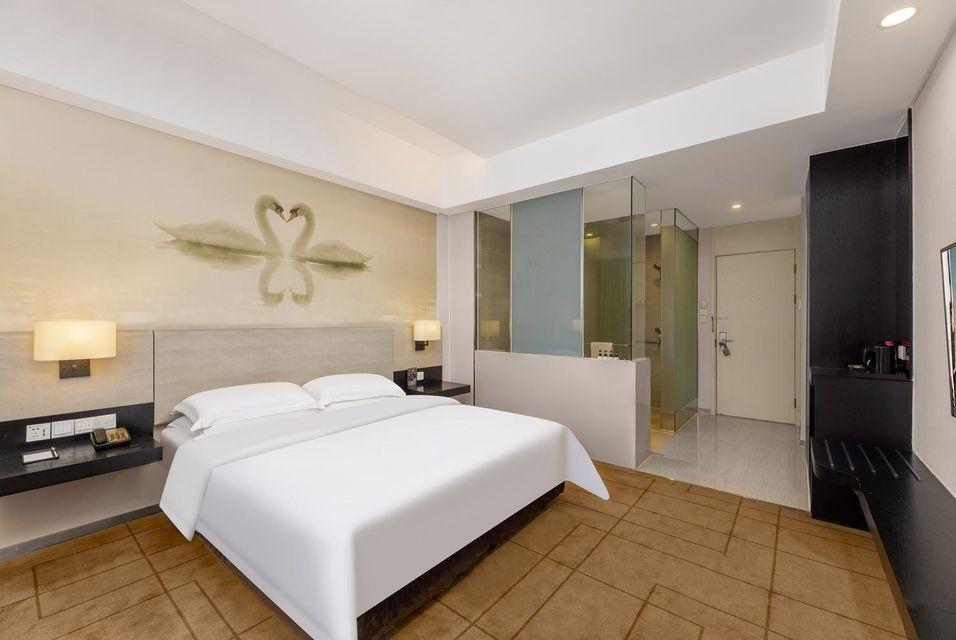 Boutique, Queen Bed