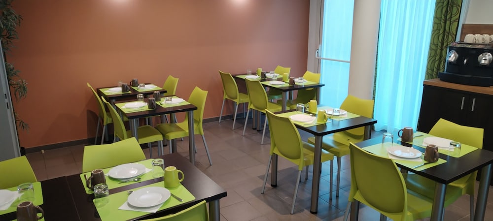 KOSY Aparthotel Campus del Sol Esplanade 49/67