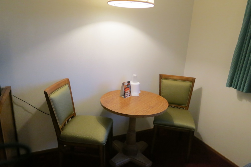 Bay City Motor Inn 50/67