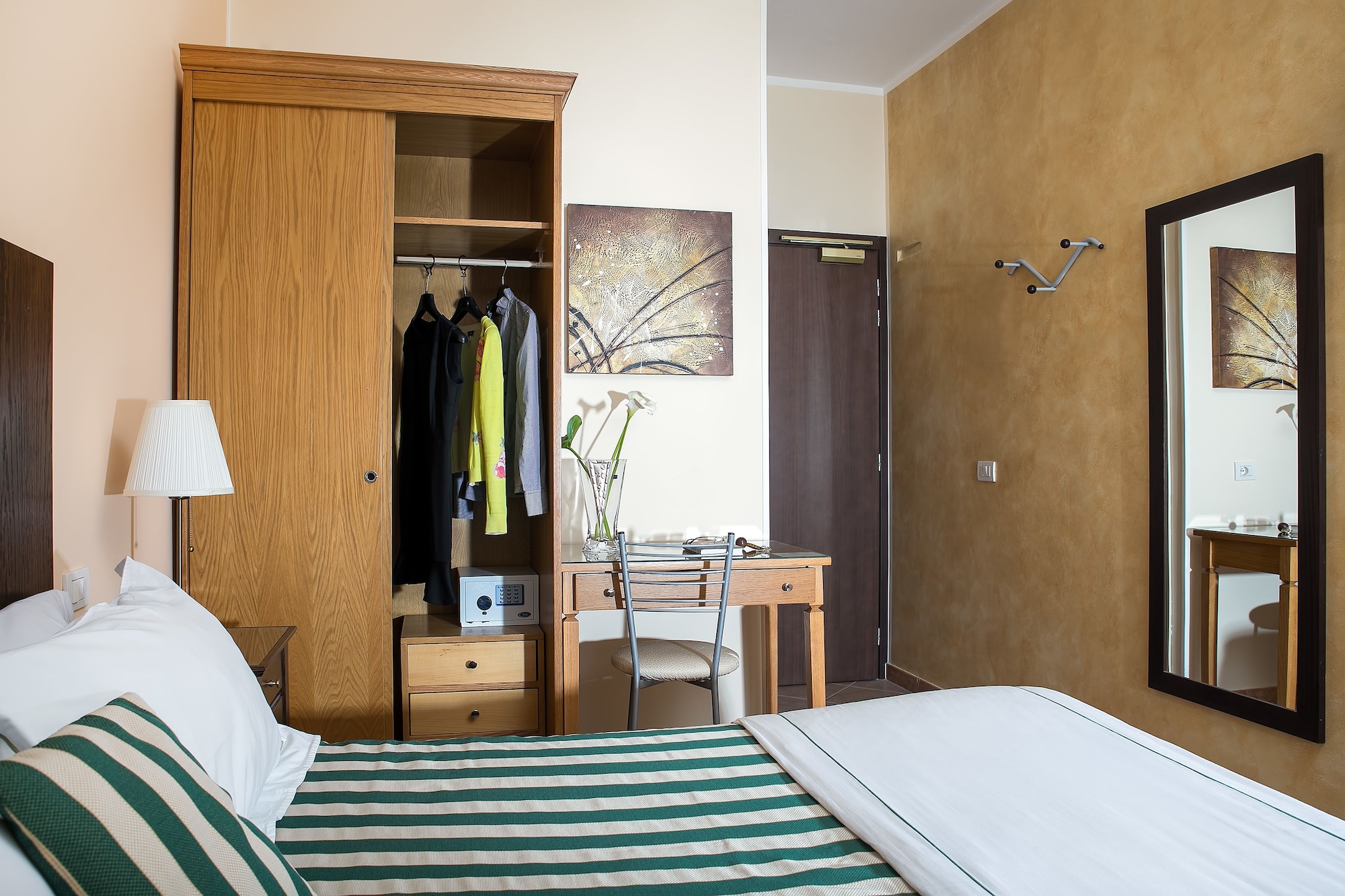 غرفة كلاسيكية بسرير كوين، Hotel La Pensione Svizzera 5/9