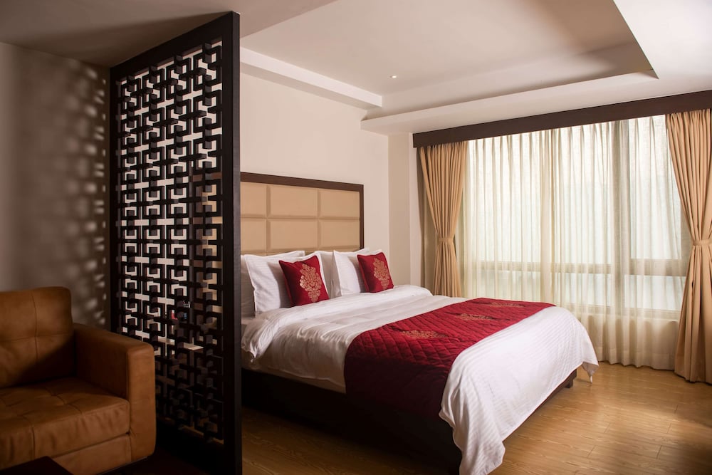EXECUTIVE, KING BED, VALLEY VIEW