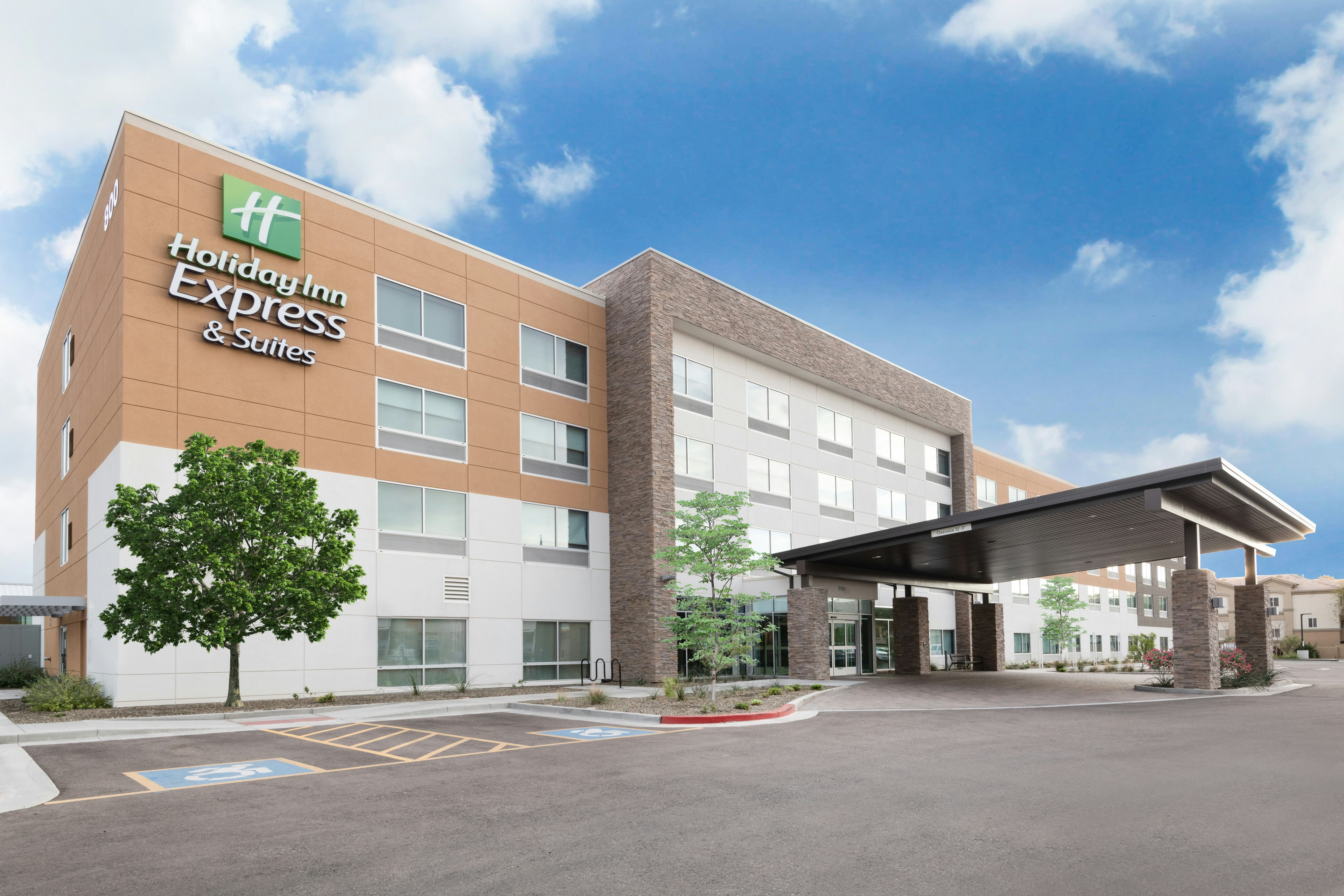 Holiday Inn Express & Suites Phoenix - Airport North 55/71