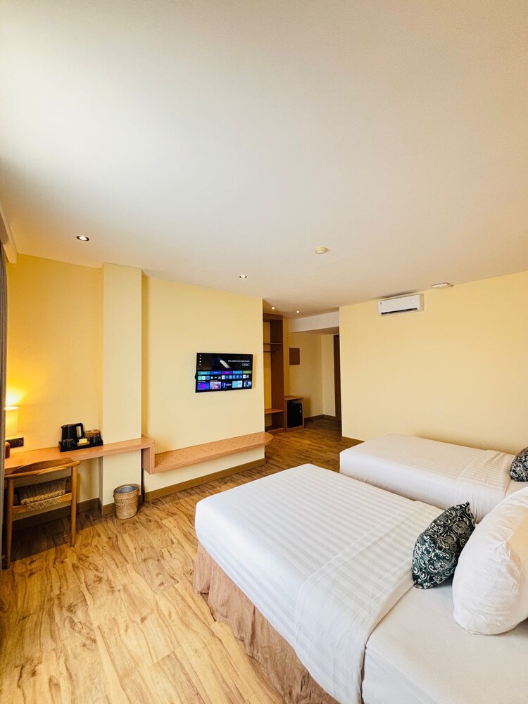 Rivavi Hotel 21/65