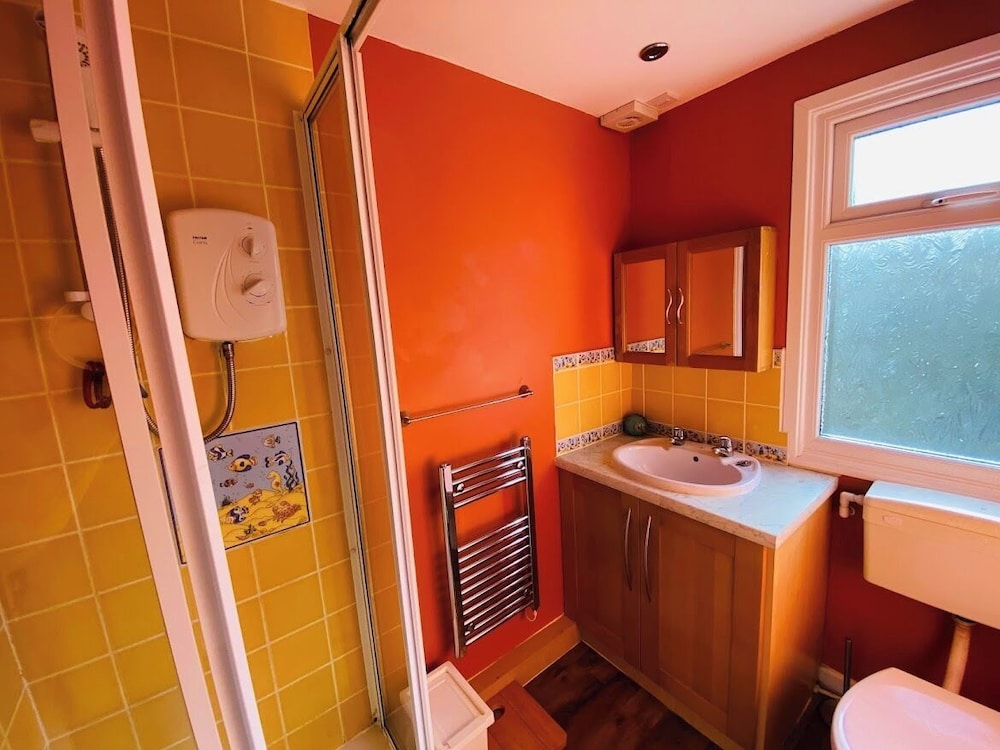 Freshwater Bay Holiday Cottages 49/50