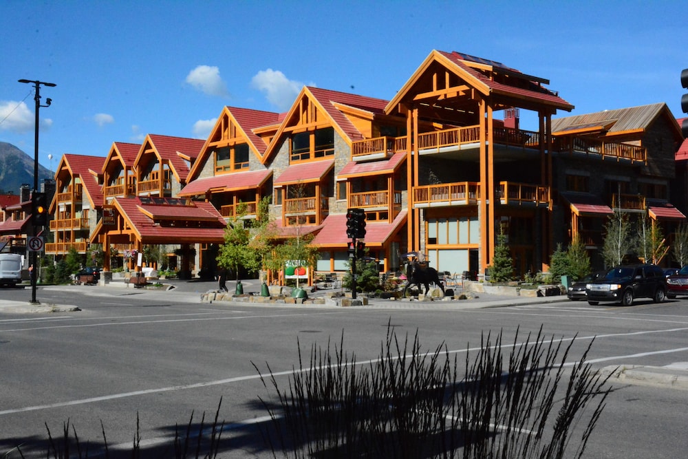 Moose Hotel And Suites 60/66