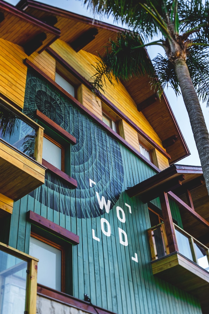 Hotel Wood 1/46