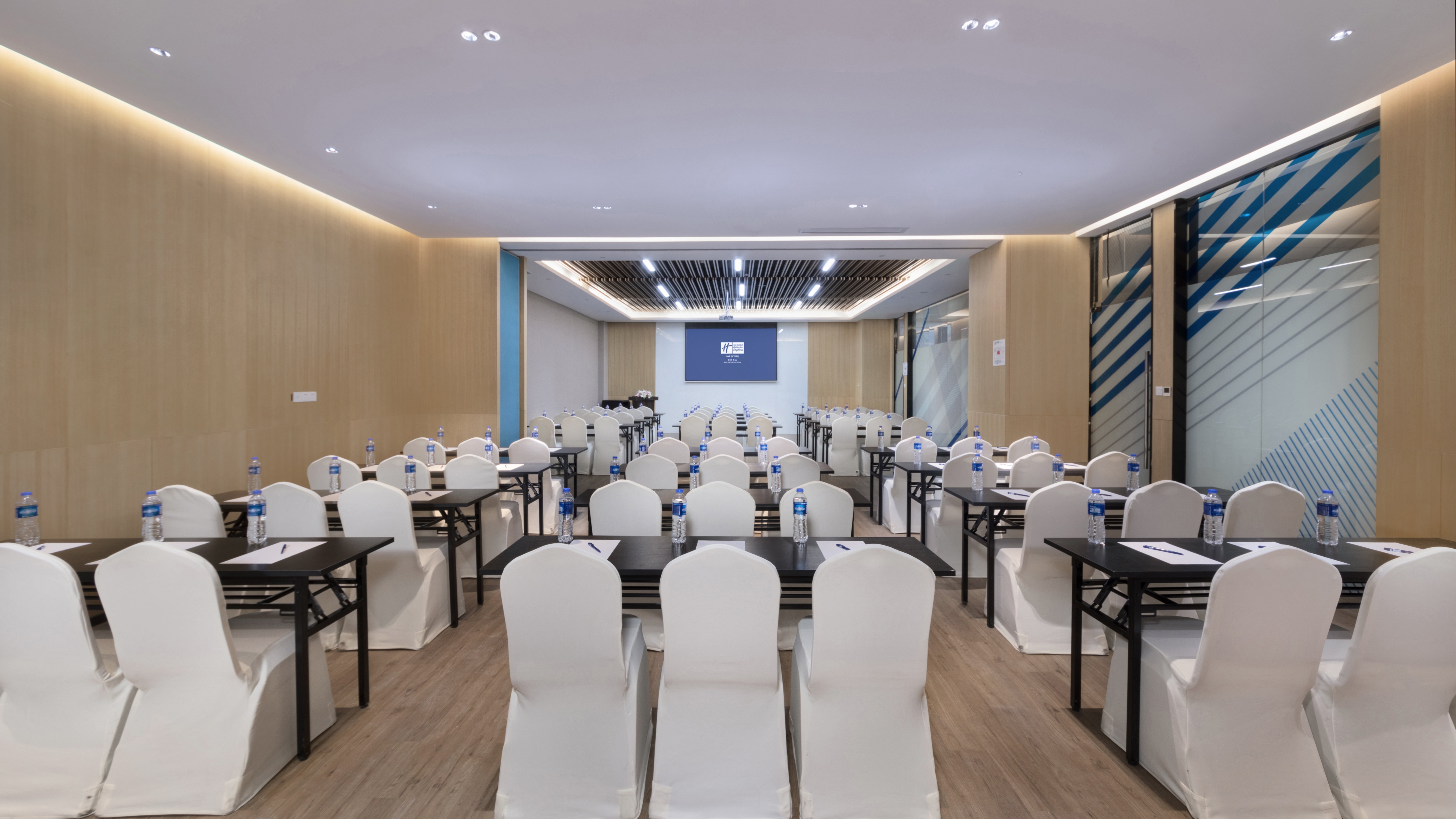 Holiday Inn Express Nanjing Dongshan 55/58