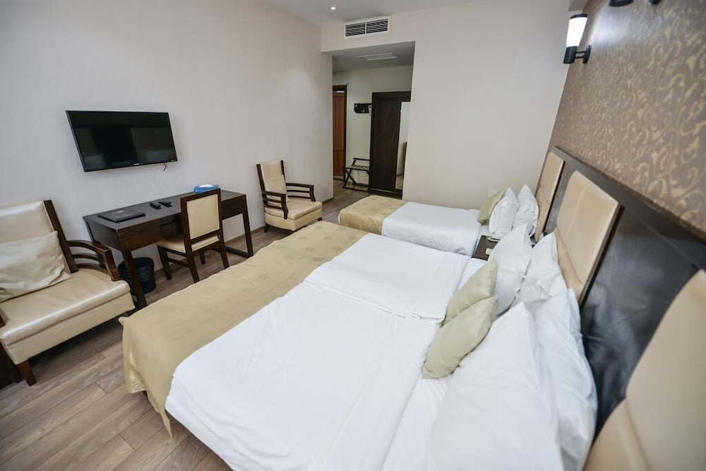 Tbilisi Inn 27/70