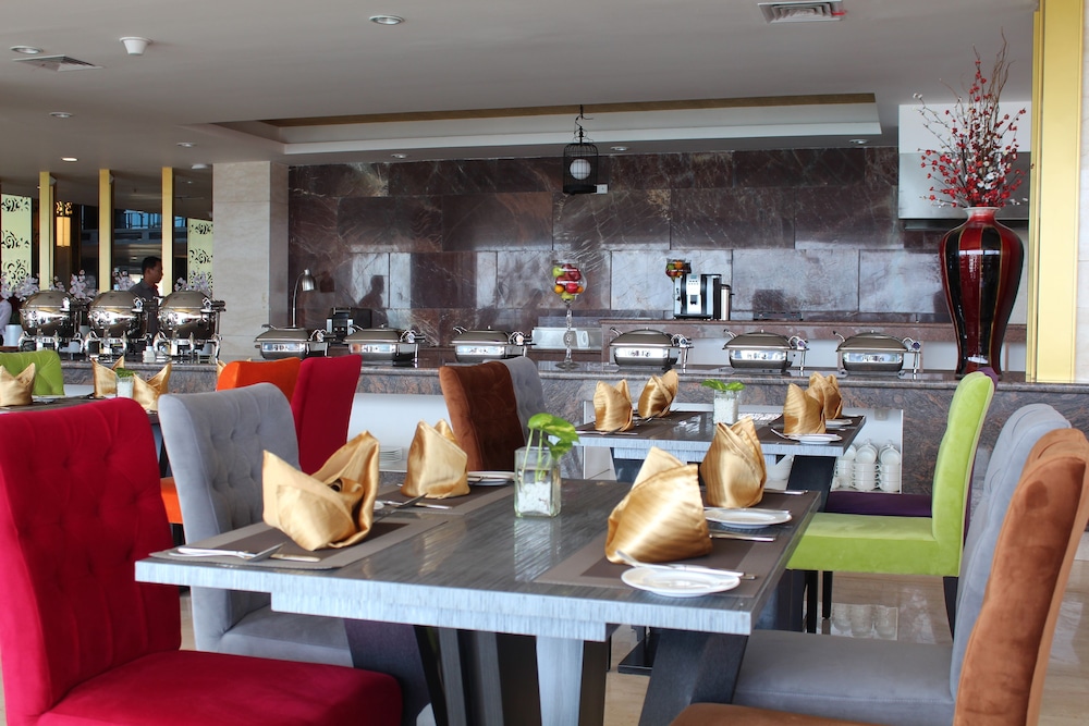Swiss-Belhotel Waterfront Makassar 38/50