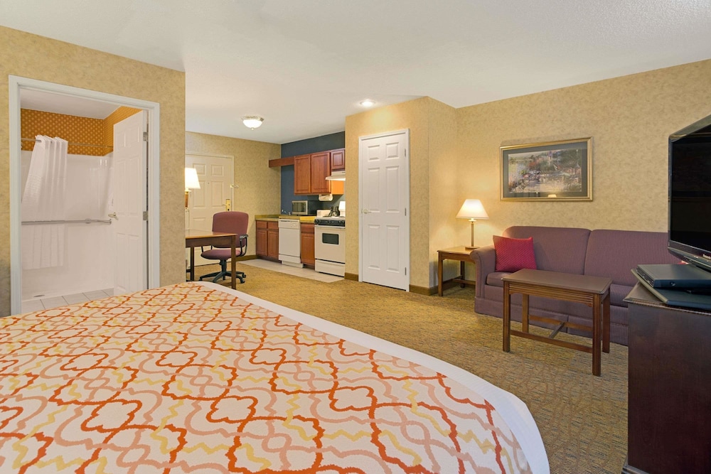 Hawthorn Extended Stay by Wyndham Cincinnati/Sharonville 14/24