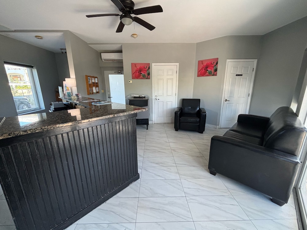 Grace Bay Suites 24/50