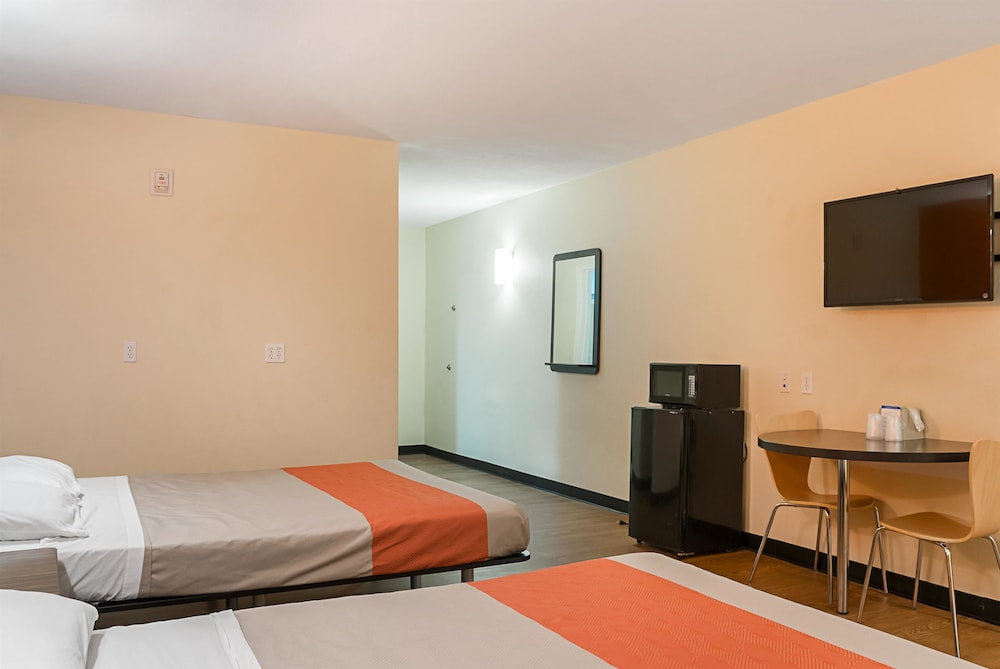Motel6 New Orleans, LA - Near Downtown 6/30