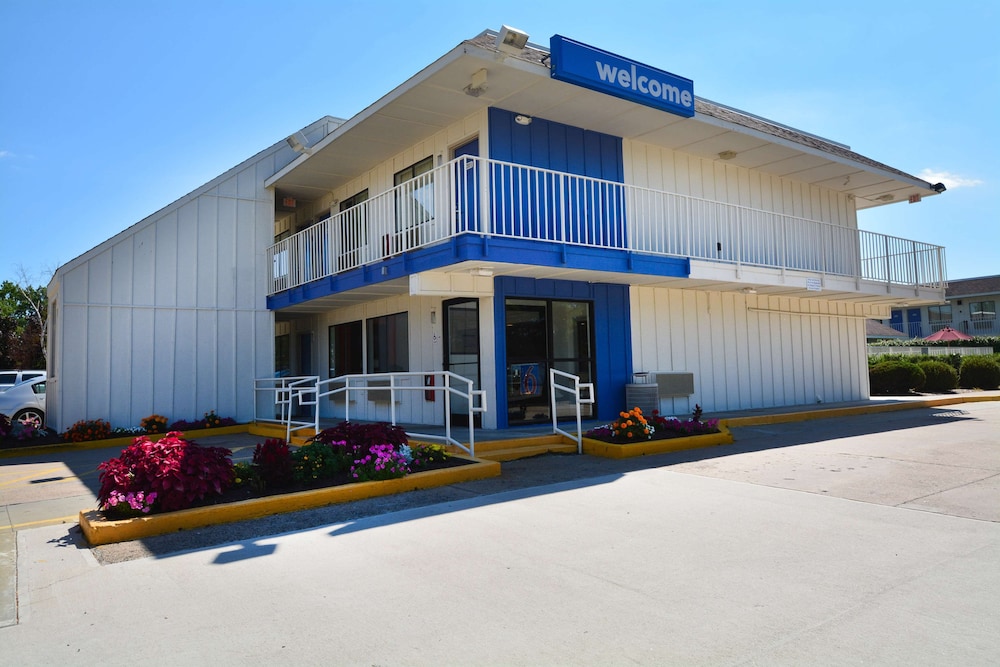 Motel6 Windsor Locks, CT - Hartford 53/66