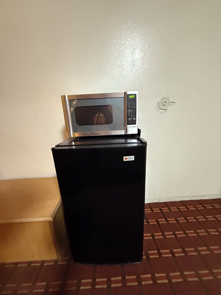 New Budget Inn 24/44