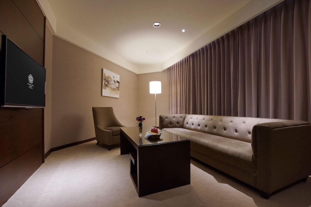 Lai Lai Hotel 50/74
