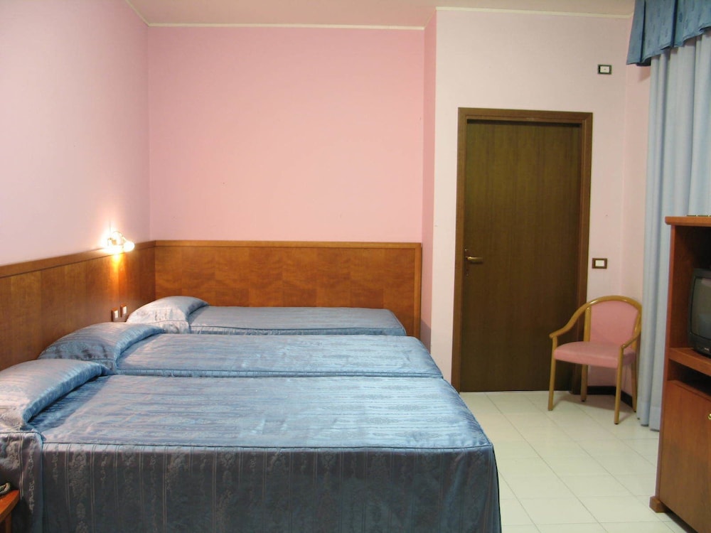 Hotel Italia 12/61