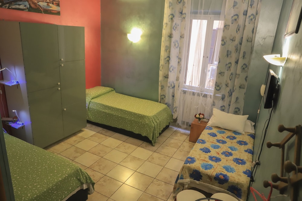 Roman Holidays Hostel 37/50