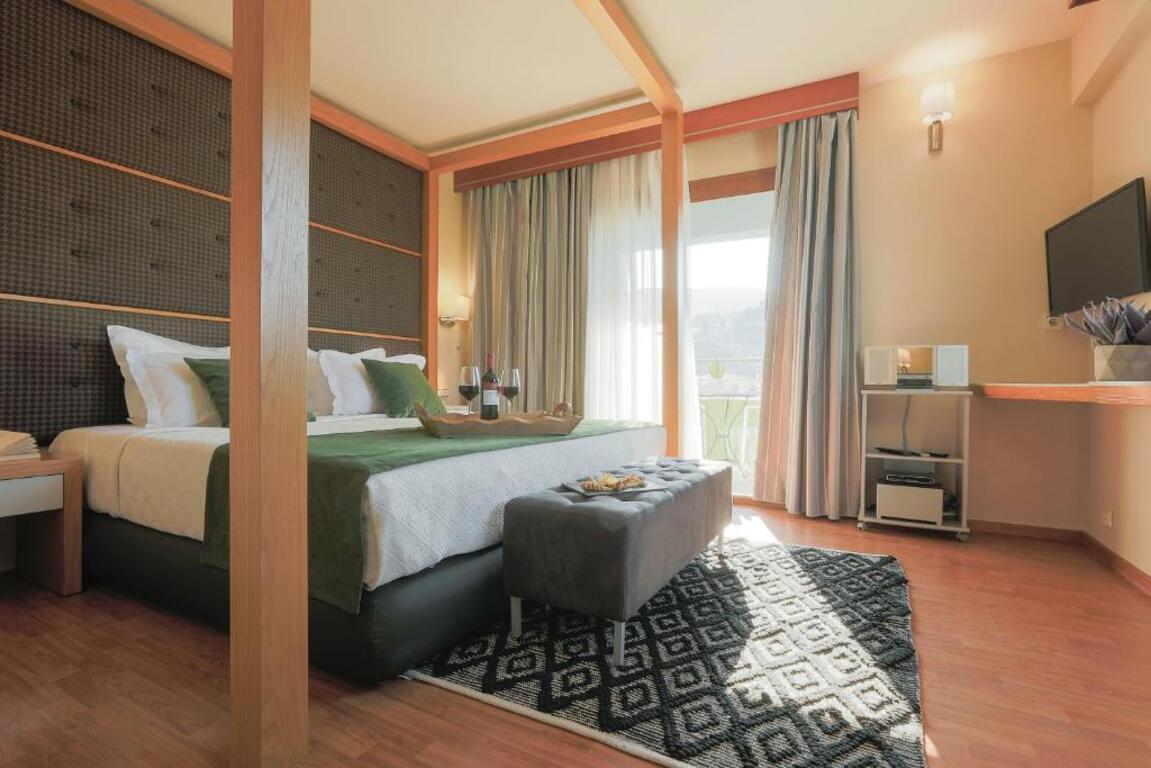 Executive, Suite