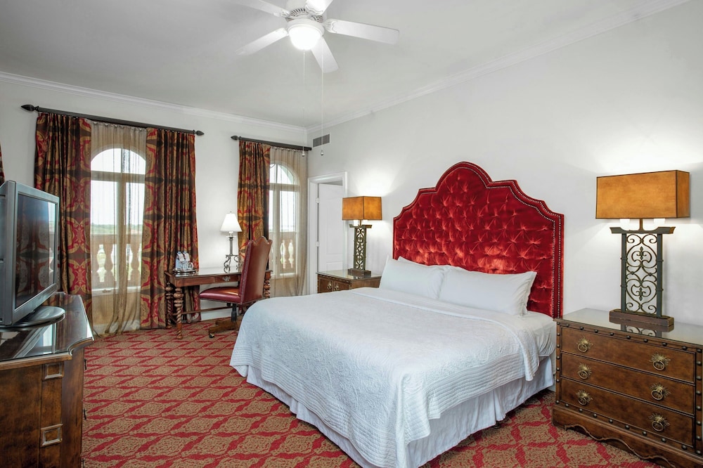 ROOM, KING BED, ACCESSIBLE