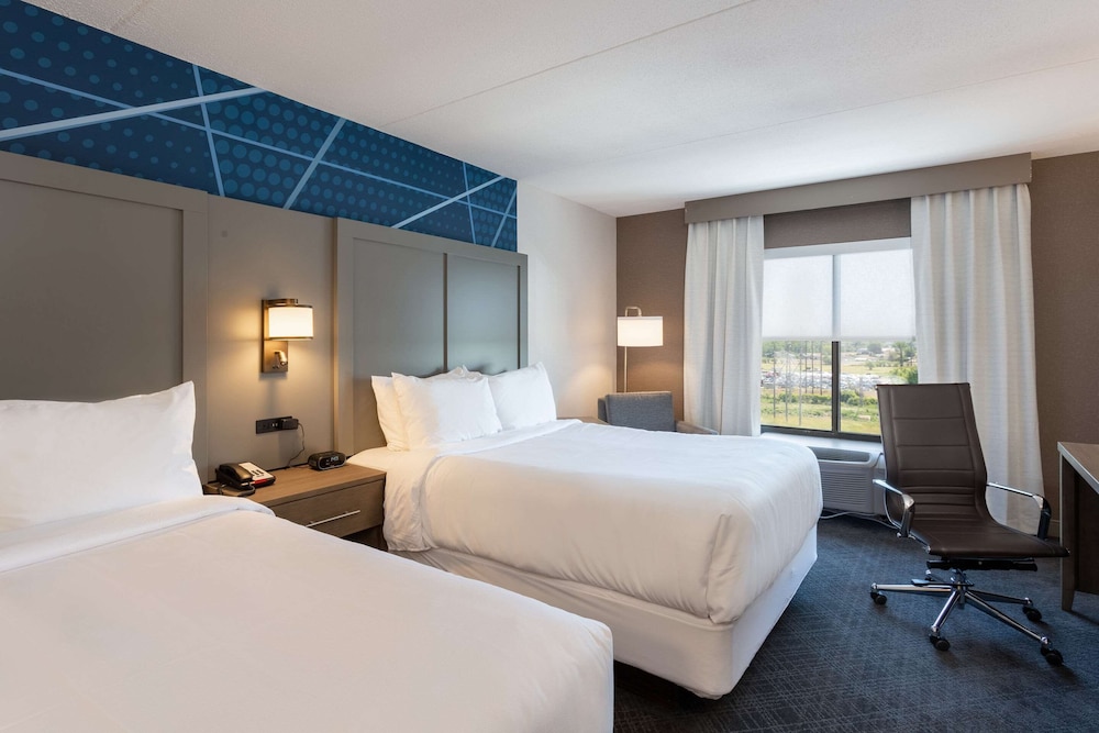 Comfort Inn & Suites Buffalo Airport 8/55