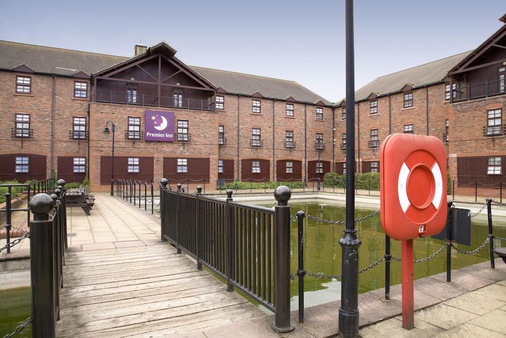Premier Inn Milton Keynes South West (Furzton Lake) 24/31