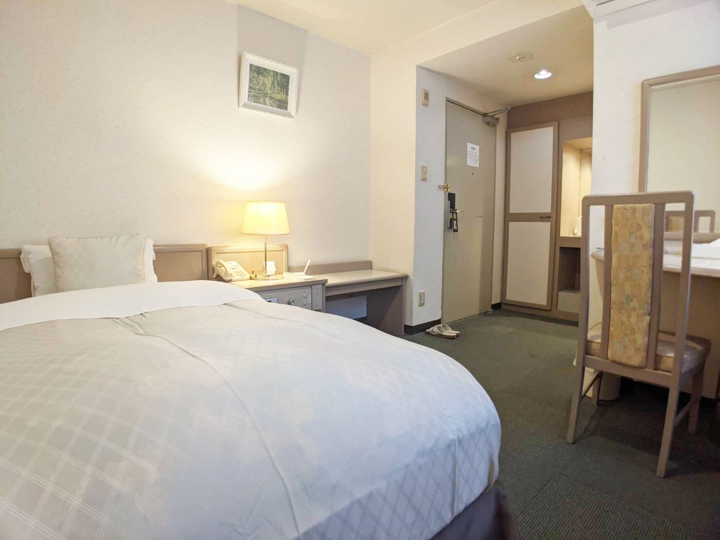 غرفة مفردة، Hotel New Century 10/13