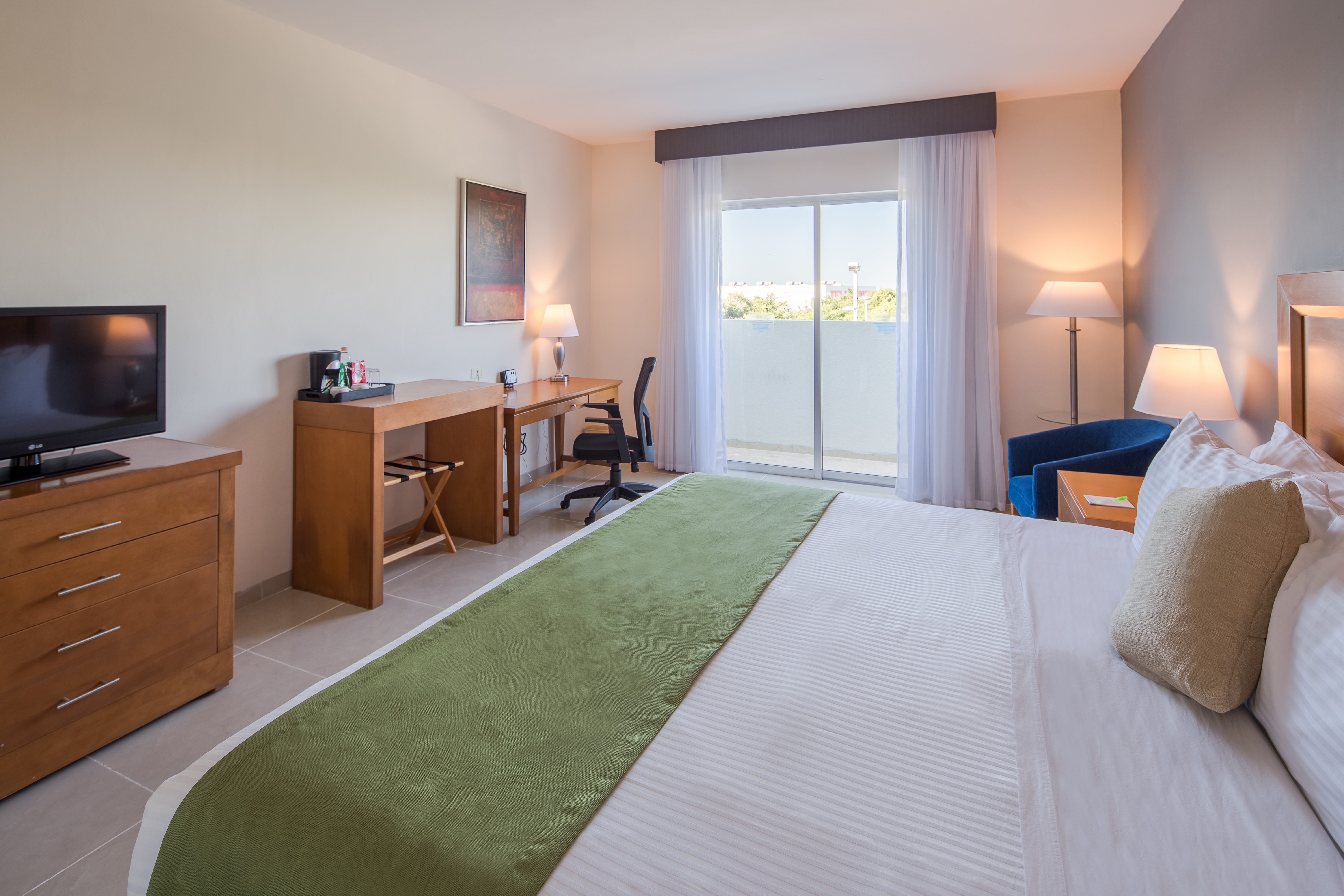 Deluxe, King Bed