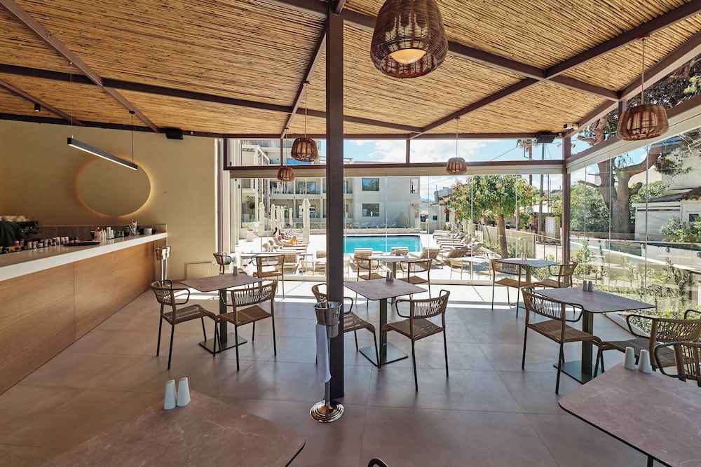 Inea Hotel and Suites 67/78