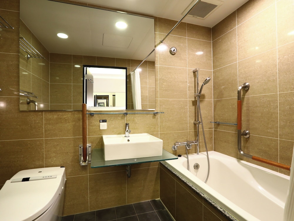 Apa Hotel Shintomicho-Ekimae 57/60
