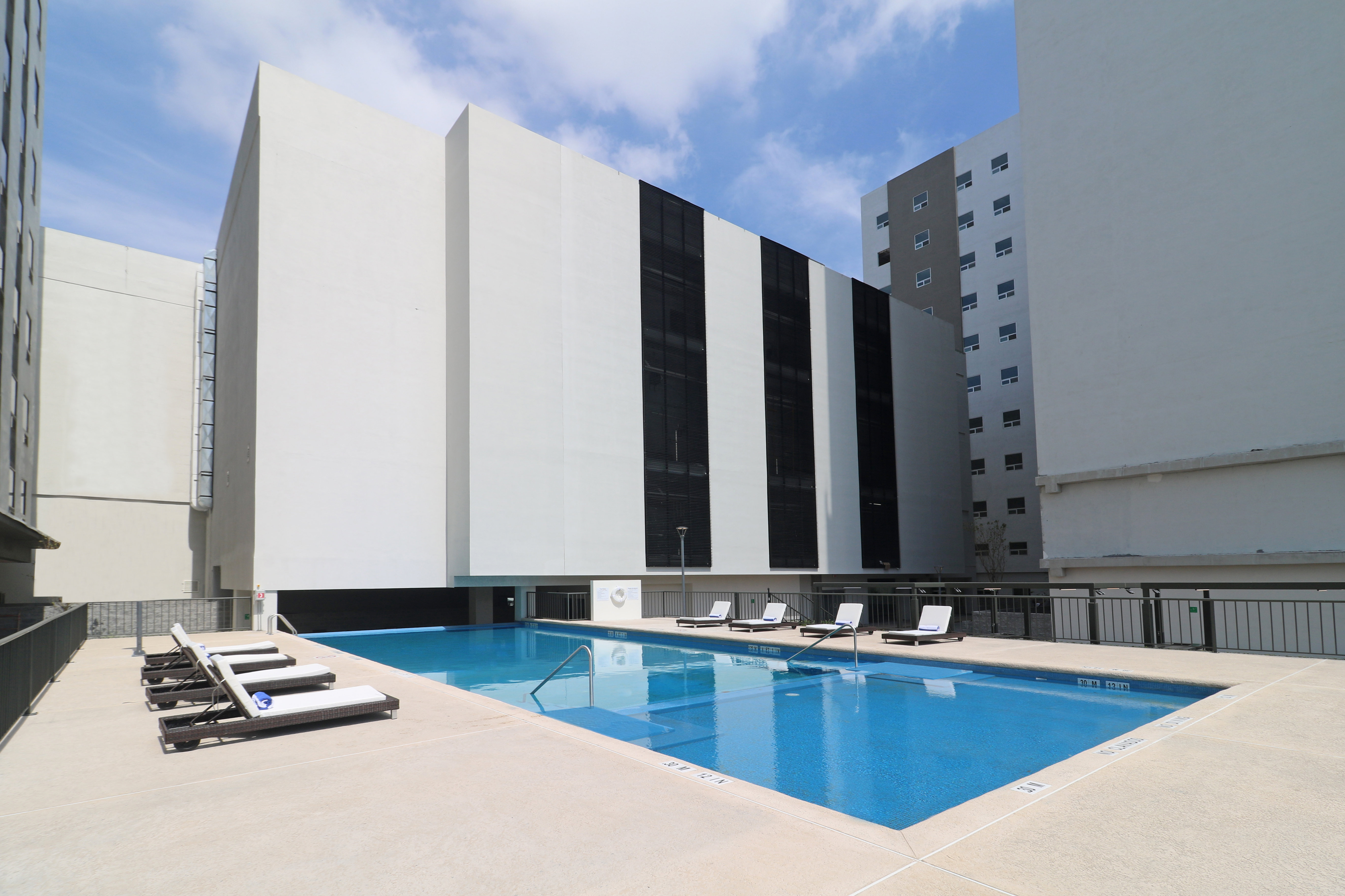 Holiday Inn And Suites Monterrey Apodaca Zona Airport 76/77